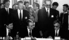 Das Archivbild vom Anfang Mai 1955 zeigt die sowjetische Delegation whrend der Warschauer Konferenz (l-r): Marschall Iwan Stepanowitsch Konjew, Auenminister Wjatscheslaw Molotow, Ministerprsident Nikolai Bulganin und Marschall Georgi Schukow. Die Sowjetunion sowie Albanien, Bulgarien, die DDR, Polen, Rumnien, die Tschechoslowakei und Ungarn unterzeichneten am 14. Mai 1955 den Vertrag ber Freundschaft, Zusammenarbeit und gegenseitigen Beistand sowie den Beschlu ber die Bildung eines Vereinten Kommandos der Streitkrfte. Der Warschauer Pakt diente den osteuropischen kommunistischen Staaten als Gegengewicht zur westlichen Nato. dpa (zu dpa-Themenpaket 50 Jahre Nato vom 23.03.1999) (nur s/w)
pixel Foto: dpa
