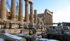 Mit einer dünnen Schneedecke auf der Akropolis hat sich ein zweitägiger Sturm von Griechenland verabschiedet. Am Morgen schien wieder die Sonne in fast allen Landesteilen.  Foto: dpa