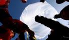 Friedensaktivisten aus Südkorea senden per Luftballon eine Hoffnungsbotschaft nach Nordkorea. Foto: Jeon Heon Kyun Foto: dpa