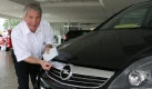 Opel-Autohaus Nowak: Auktionator Detlef Jentsch Foto: pi