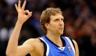Dallas siegt in Utah - Nowitzki pausiert lange
Vorspann: 	
Text: 	

   Utah/Frankfurt (dpa) - Dirk Nowitzki und die Dallas Mavericks sind erfolgreich in ihre Auswärtstournee gestartet. Zum Auftakt von sechs NBA-Partien in der Fremde nacheinander gewannen die «Mavs» am Samstag (Ortszeit) bei den Utah Jazz mit 94:77 und bleiben den Los Angeles Lakers im Ringen um Platz zwei im Westen auf den Fersen. Ausschlaggebend für den 51. Saisonsieg war ein starker Schlussspurt der Gäste, die das letzte Viertel mit 36:17 für sich entschieden. Deutschlands Basketball-Superstar Nowitzki erzielte 19 Punkte. Noch erfolgreicher war nur Jason Terry, der von der Bank kam und insgesamt 22 Zähler beisteuerte. Foto: dpa