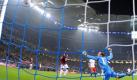Top: Das Traumtor hatte am 11. Spieltag Hochkonjunktur. Herrliche Vollspannschüsse gelangen Pierre de Wit im Spiel gegen den HSV (Foto), Bremens Aaron Hunt und ... Foto: dpa