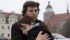 Thomas (Hans-Jochen Wagner) kann seine Schwester mit dem alleinstehenden, verstummten und sehr in sich gekehrten Vater nicht allein zurücklassen. Paula (Julia Koschitz) hat Verständnis. 
 Foto: ZDF/ Conny Klein
