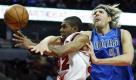 Der deutsche Star-Basketballer Dirk Nowitzki schenkt seinen Gegner nichts. In einem Spiel seines Teams, den Dallas Mavericks, foult der Deutsche C.J. Watson von den Chicago Bulls im letzten Viertel. Gewonnen haben die Mavericks trotzdem - mit 109:105. Foto: ap