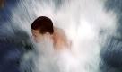 A young man jumps into the cool water of the river Limmat, from the Korhaus Bridge in Zurich, Switzerland, on Saturday July 10, 2010. Air temperatures in Switzerland have reached 34.9 degrees celcius in Basel and 34 degrees celcius in Zurich on Sunday. (AP Photo/Keystone/Walter Bieri)  Foto: ap
