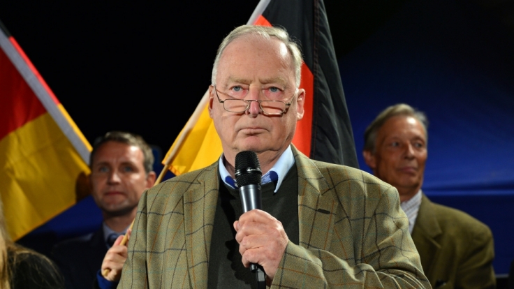Alexander Gauland spricht am 07. Oktober 2015 in Erfurt (Thüringen) auf einer Demonstration gegen die Asylpolitik.