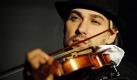 Der Geiger David Garrett spielt auf seiner Geige. Garrett geht ab heute mit der Staatskapelle Weimar auf Tournee. Auf der Classic Romance-Tour werde der mit dem Echo Klassik ausgezeichnete Musiker zusammen mit der Kapelle insgesamt 14 Auftritte absolvieren, teilte eine Sprecherin des Deutschen Nationaltheaters in Weimar mit.  Foto: ddp