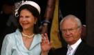 Bei König Carl Gustaf von Schweden und Königin Silvia hängt der Haussegen schief. Angeblich hatte der König eine Affäre mit der Sängerin Camilla Henemark (Army of Lovers) und nicht nur das. Der König soll auch bei regelmäßigen Besuchen in Nachtclubs bewiesen haben, dass er kein Kind von Traurigkeit ist. Foto: dapd