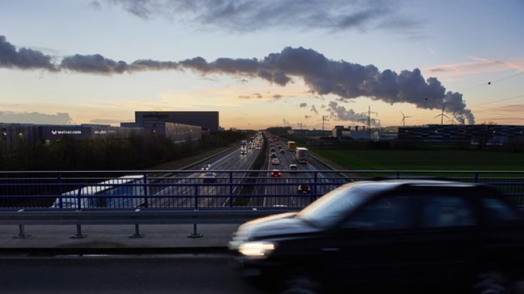 Ein 19-Jähriger starb beim Sturz von einer Autobahnbrücke.