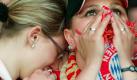 In diesem Moment platzt der Traum. Der Traum vom Finalsieg dahoam. Die Bayern-Fans wollten nur noch heulen, genauso wie ... Foto: dpa