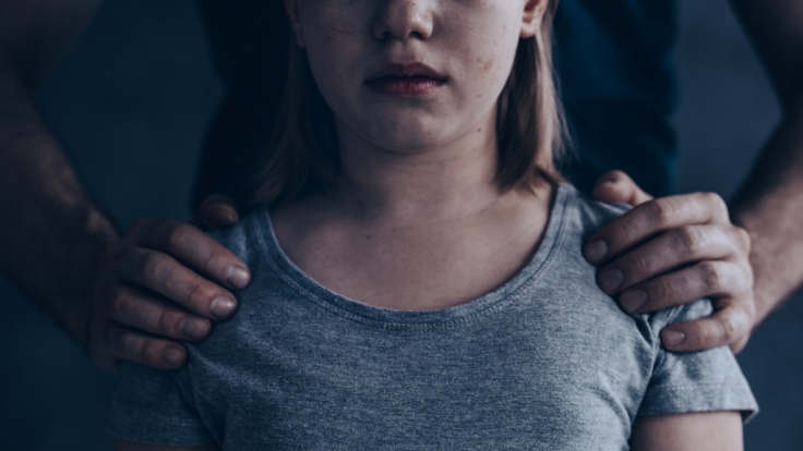 Mit Fake-Profilen auf Instagram machte sich ein britischer Kinderschänder an Dutzende minderjährige Opfer heran (Symbolfoto).