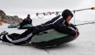 Eljero Elia und Heung Min Son haben ihren Spaß im Schnee. Das Team des Hamburger Sportvereins absolviert auf dem Hintertuxer Gletscher in Österreich ein Showtraining auf 3250 Metern über dem Meeresspiegel. Foto: dapd