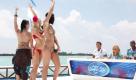 Sexy in knappen Bikinis: Isabelle Kessel, Jana Skolina, Liza Marie Viebrock vor der Jury. Zumindest von ihren Outfits sind Dieter Bohlen und Bruce Darnell angetan. Foto: RTL