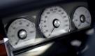 Das sorgt für eine Beschleunigung aus dem Stand auf 100 km/h in nur 4,9 Sekunden - so schnell wie ein Porsche 911 Carrera 4S, der eine Tonne weniger Gewicht und nur zwei Sitze fortbewegen muss. Bei 250 km/h wird der Ghost abgeregelt. Die richtige Dosierung der Kraft besorgt eine Achtgang-Automatik von ZF, angetrieben werden die Hinterräder. Foto: press-inform