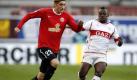 Der Mainzer Marcel Risse (links) im Zweikampf mit Stuttgarts Arthur Boka. Die Mainzer verloren 0:1, bleiben aber auf Platz zwei der Tabelle. Foto: dapd