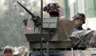 Ohne die internationale Schutztruppe könnte sich die Regierung wohl nicht lange im Amt halten. Das massive Auftreten der Soldaten - hier eine französische Einheit vor dem Serena-Hotel in Kabul - sorgt aber für Ärger und Misstrauen in der afghanischen Bevölkerung. Foto: dpa