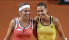 Gisela Dulko (Argentinien, links) und Flavia Pennetta (Italien) haben die Doppel-Konkurrenz beim Tennisturnier in Stuttgart gewonnen. Sie setzten sich im Finale in drei Sätzen gegen Kveta Peschke (Tschechien) und Katarina Srebotnik (Slowenien) durch. Foto: ddp