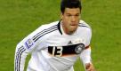 Michael Ballack wartet noch auf den ganz großen Coup. Der amtierende Kapitän der deutschen Nationalmannschaft konnte sich bei internationalen Turnieren immerhin über zweite und dritte Plätze freuen. Dafür wurde der gebürtige Görlitzer bereits dreimal zum Fußballer des Jahres gewählt und vom Weltverband Fifa in die Liste der 125 besten noch lebenden Fußballer aufgenommen. Foto: dpa