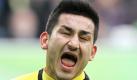 Dortmunds Ilkay Gündogan wird immer besser, spielt die bislang beste Saison seines Lebens und ist auch im Nationalteam auf dem Vormarsch. Seinem Kollegen Bastian Schweinsteiger steht er zumindest in nichts nach. Remis, 6:4 für Bayern. Foto: dapd