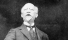 Am 9. November 1918 erreicht die sich in Deutschland ausbreitende Revolution Berlin, wo Reichskanzler Prinz Maximilian von Baden aus Sorge vor einem radikalen politischen Umsturz eigenmächtig die Abdankung des Kaisers bekannt gibt. Der stellvertretende SPD-Vorsitzende Philipp Scheidemann ruft daraufhin von einem Balkon des Berliner Reichstags die erste deutsche Republik aus und besiegelt damit das Ende der Hohenzollernherrschaft. Foto: wikipedia/Bundesarchiv