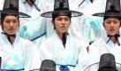 Reifeprüfung: Koreanische Studenten in ihrer traditionellen Tracht. Foto: Yna Foto: dpa
