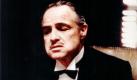 Noch ein Klassiker der Filmgeschichte, der noch dazu als einer der besten Filme aller Zeiten gilt: Marlon Brando spielte in Der Pate (Regie: Francis Ford Coppola) eine der Hauptrollen, für seine Darstellung des Don Vito Corleone gewann er 1973 den Oscar, nahm den Preis aber nicht an. Der Film basiert auf dem gleichnamigen Roman von Mario Puzo. Das Buch verkaufte sich weltweit 21 Millionen Mal, der Film brachte 245 Millionen Dollar ein. Foto: dpa