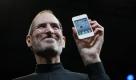 zu unserem KORR: CC/Apple/iPhone/Betriebssystem File: This file photo from  June 7, 2010, shows Apple CEO Steve Jobs with the new iPhone at the Apple Worldwide Developers Conference in San Francisco. (AP Photo/Paul Sakuma) Foto: ap