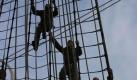 Klarere Seeluft als in den Masten können die Anwärter auf der Gorch Fock kaum atmen. Doch wer die Höhen der Takelage erklimmt - dazu gehören die Masten und das Tauwerk des Schiffs, aber nicht dessen Segel - muss schwindelfrei sein. Foto: Gorch Fock
