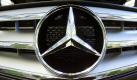 Mercedes-Benz ruft Tausende von Wagen zurück, weil sich eingebaute Tempomaten in mehreren Modellen nicht wieder abstellen lassen. Betroffen sind die Geländewagen der M-Klasse aus den Modelljahren 1999 bis 2002 beziehungsweise das entsprechende Modell des hauseigenen Tuners AMG bis zum Jahr 2004, teilte Daimler mit. In den USA handelt es sich um annähernd 137.000 Autos, in Deutschland um 50.000. Foto: dpa