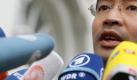 Der Bundesvorsitzende der FDP, Philipp Rösler, gibt vor dem Grandhotel Schloss Bensberg in Bergisch-Gladbach ein Statement ab. Foto: dpa