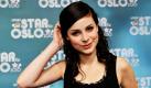 Sängerin Lena Meyer-Landrut posiert in Köln bei einem Fototermin der Castingshow Unser Star für Oslo. ARD und Pro7 suchen in der Show gemeinsam den deutschen Beitrag für den Eurovision Song Contest. Foto: ddp