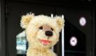 Die Stoffbären der Künstlerin Monika Schleich brauchen demnächst vielleicht einen neuen Namen. Der Spielzeughersteller Schleich klagte gegen die Verwendung des Namens Schleichbär. Das Urteil wird heute erwartet. Foto: dpa