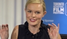 Schauspielerin Kate Bosworth, bekannt für ihren extravaganten Stil, kann es auch nicht lassen - auch wenn sie hier ganz unschuldig tut. Foto: dpa