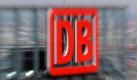 Was schimpfen wir immer ber die Deutsche Bahn! Zu spt, zu hei, zu kalt - und wenn wir selber zu spt am Bahnhof ankommen, rgern wir uns ber die Pnktlichkeit des Unternehmens. In Frankreich sind viele Menschen Fan der Deutschen Bahn, vor allem Fans der Homepage. Denn die Informationen ber Zge und Service sollen viel besser sein als bei der franzsischen Bahn. Foto: dpa