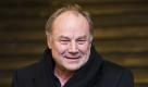 Der oesterreichische Schauspieler Klaus Maria Brandauer kommt am Montag, 23. November 2009, in Leipzig zur Wiederauffuehrung seines Filmes 'Georg Elser - Einer aus Deutschland'. Brandauer drehte 1989 den Film als Regisseur und Hauptdarsteller nach dem Roman 'The Artisan' von Stephan Sheppard. (AP Photo/Eckehard Schulz) ----- Austrian actor Klaus Maria Brandauer arrives to the representation of his movie 'Georg Elser' in Leipzig, eastern Germany, Monday, Nov. 23, 2009. Brandauer produced this movie as leader actor and director in 1989 after the novel 'The Artisan' by Stephen Sheppard. (AP Photo/Eckehard Schulz) Foto: ap