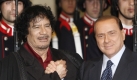 Der starke Mann zeigt Mitgefühl:Im August 2008 entschuldigt sich Berlusconi im Namen des italienischen Volkes bei Libyen (hier mit Revolutionsführer Mu'ammar al Gaddafi) für die Leiden der Kolonialzeit (1911 bis 1943) und verspricht Reparationszahlungen. Er erhofft sich davon auch eine bessere wirtschaftliche Zusammenarbeit mit Libyen. Foto: ap