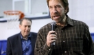 US actor Chuck Norris (R) campaigns for Republican presidential hopeful Mike Huckabee (L) during a campaign event at the New England College in Henniker, New Hampshire, USA, 04 January 2008. New Hampshire will vote in the United States' first presidential pri Foto: dpa