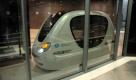 Ein vollautomatisches Transportsystem verbirgt sich im Untergrund von Masdar City: Bis zu 40 km/h schnelle Gondeln fahren elektrisch durch die Stadt, der Strom wird allein durch Sonnenenergie gewonnen.
 Foto: pi
