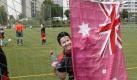 Eine australische Fussballspielerin posiert am Montag, 2. August 2010 bei den Gay Games 2010 in Koeln, Nordrhein-Westfalen, mit einer rosa eingefaerbten Australischen Flagge. Bei den weltweit groessten Sportveranstaltung in der schwul-lesbischen Bewegung wetteifern bis zum 7. August 2010 rund 10.000 Sportler in 35 verschiedenen Sportarten. (apn Photo/Hermann J. Knippertz) --- An Australian female soccer player poses with a pink coloured Australian flag at the Gay Games 2010 in Cologne, Germany, on Monday, Aug. 2, 2010. The Gay Games are the biggest and most important worldwide sports and culture event in the LGBT (homosexual and lesbian) movement. Round 10.000 sports men and women fight in 35 disciplines. (apn Photo/Hermann J. Knippertz)


 Foto: apn