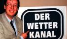 Jörg Kachelmann (Programmdirektor und Moderator) präsentiert am Freitag in Düsseldorf das Logo des neuen TV-Wetterkanals, der im Mai das erste Mal auf Sendung gehen wird. Volle 24 Stunden sollen die Zuschauer über das Wetter sowie aktuelle Reisethemen informiert werden. Dabei werden mit Hilfe von Untertiteln auch lokale Witterungsverhältnisse ablesbar sein.
 Foto: dpa