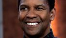 Denzel Washington ist der bisher einzige schwarze Sexiest Man Alive und trumpft durch sein energisches Kinn und seine hübschen Wangen auf. Entwaffnendes Plus: das strahlende Lächeln. Dafür gab's 1996 den Titel. Foto: ddp