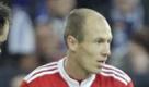 ARCHIV: Munich's Arjen Robben, left, comforts Schalke's goalkeeperduring the German soccer cup match between FC Schalke 04 and Bayern Munich in Gelsenkirchen, Germany (Foto vom 24.03.10). Neuer erklaerte auf einer Pressekonferenz am Mittwoch (20.04.11) seinen Vertrag auf Schalke nicht zu verlaengern. Der Kontrakt laeuft im Sommer 2012 aus. Foto: Frank Augstein/dapd Foto: dapd