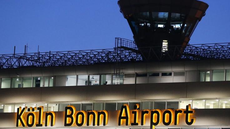 Am Flughafen Köln/Bonn ist ein Geldtransporter überfallen worden (Symbolbild).