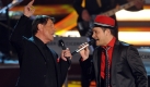 Gemeinsam mit Roger Cicero (r.) singt Udo Jürgens 'Ein ehrenwertes Haus' während der ZDF-Livesendung 'Willkommen bei Carmen Nebel', die am Samstag (09.05.2009) aus Erfurt übertragen wurde. Foto: dpa