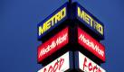 Logos der Metro-Group hängen vor der Konzernzentrale in Düsseldorf. Foto: Martin Gerten/Archiv Foto: dpa