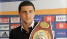 Thueringen/ Boxen, Cruisergewicht, Pressekonferenz Marco Huck - Ola Afolabi (Grossbritannien), Dienstag (03.04.12), Radisson Blu Hotel, Erfurt: Marco Huck posiert mit dem Weltmeisterguertel. Box-Weltmeister Marco Huck hat seinem naechsten Herausforderer Ola Afolabi eine Tracht Pruegel angekuendigt. 'Am 5. Mai knallt's aus vollen Rohren', sagte der Champion im Cruisergewicht nach Version des Weltverbandes WBO in Erfurt. In der Thueringer Landeshauptstadt wird Huck seinen im August 2009 eroberten Titel zum neunten Mal verteidigen. (zu dapd-Text)
Foto: Candy Welz/dapd Foto: dapd