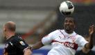 Der VfB Stuttgart erwischte gegen Mainz keinen guten Tag, drehte aber immerhin ein 0:2 in ein 2:2. Eine gute Nachricht für den VfB am Rande: Cacau (r.) verlängerte seinen Vertrag nun doch überraschend bis 2013. Foto: ddp