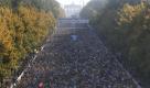 Rund 40.000 Läufer aus 125 Nationen nehmen am 38. Berlin-Marathon teil. Da platzt die deutsche Haupstadt fast aus allen Nähten. Foto: Michael Sohn/AP/dapd