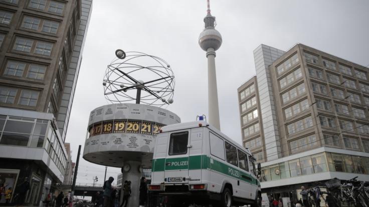 Am Berliner Alexanderplatz ist ein 26-Jähriger von einem Angreifer tödlich verletzt worden (Symbolbild).
