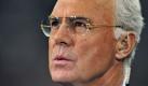 FC Bayern-Präsident Franz Beckenbauer, aufgenommen kurz vor Spielbeginn bei der Fußball-Champions League-Begegnung FC Bayern München - FC Barcelona am 14.04.2009 in München (Oberbayern). Prominente können nicht vorbeugend die Veröffentlichung jeglicher Pressefotos ihrer Kinder bis zu deren Volljährigkeit verbieten lassen. Der Bundesgerichtshof (BGH) hat ein solches Totalverbot von Bildern der beiden minderjährigen Kinder von Franz Beckenbauer abgelehnt.
 Foto: dpa